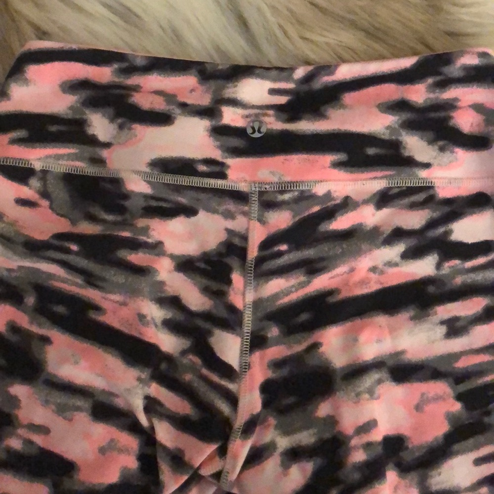 Pink camouflage Lululemon leggings
